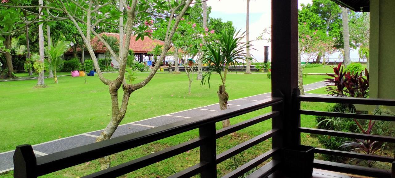 Mascot Hotel Senggigi Exterior photo